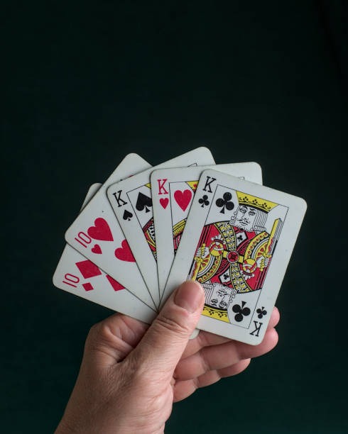 Capsa Banting hand arrangement interface on mobile phone